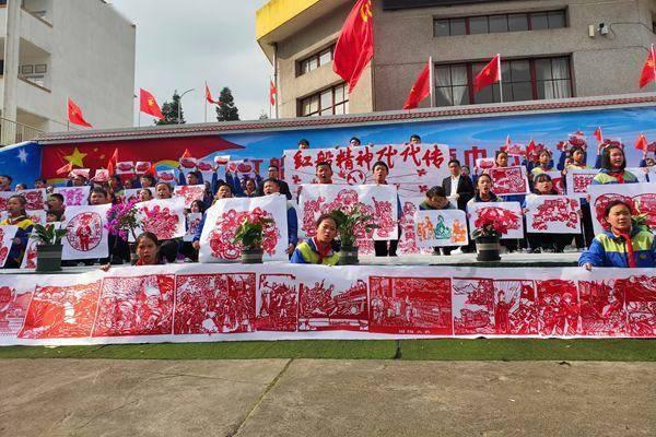 二楼敲薄承重墙,一楼住户心慌慌