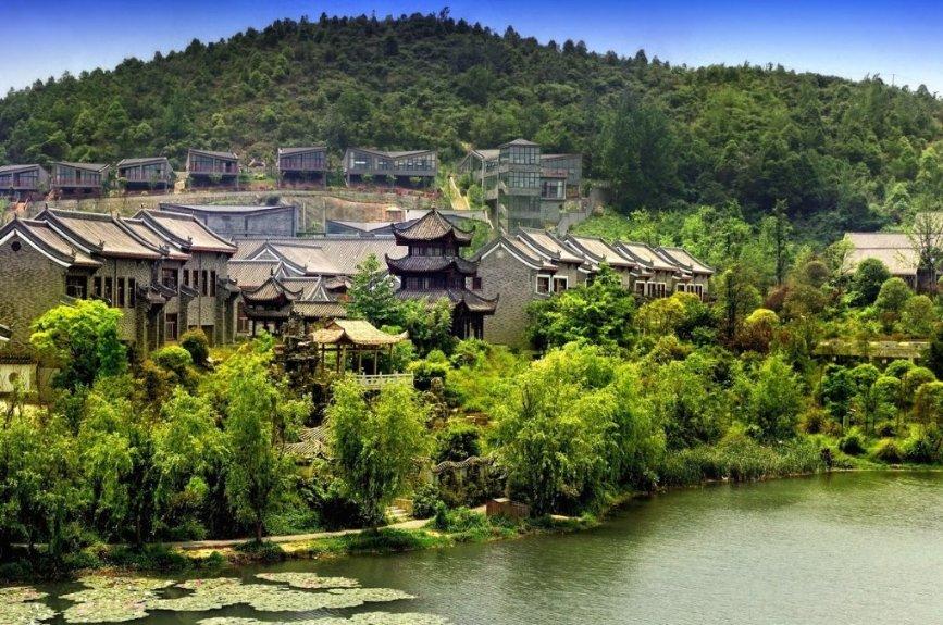 《你好李焕英》位列中国影史票房第六，你认为该电影获得第六的原因是什么？
